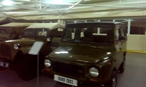 “Choáng”: Tổng thống Ukraina sở hữu 70 chiếc xe “độc” - 9