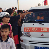 Tin tức trong ngày - Bàng hoàng nhìn nam thanh niên nhảy cầu tự tử