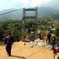 Tin tức trong ngày - Vụ lật cầu: 4 nạn nhân vẫn trong cơn nguy kịch