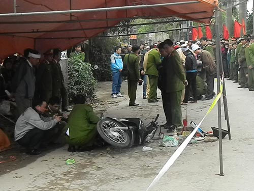 Ô tô tông xe máy, phó bí thư xã tử vong - 2