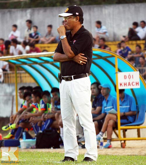 Cầu thủ V-League "mắng" trọng tài - 2