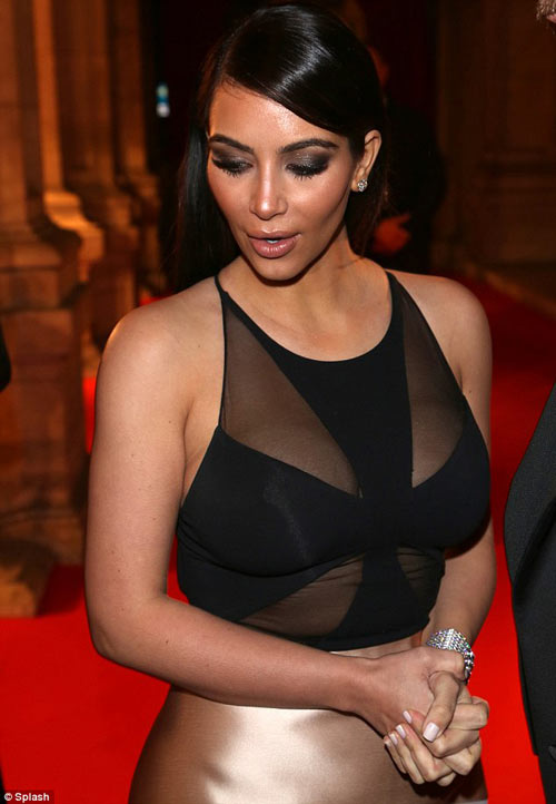 Tỷ phú chi 11 tỷ hẹn hò Kim Kardashian tức giận - 1