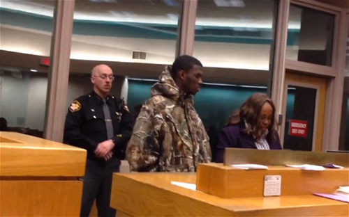 Mỹ: Bị bắn 14 phát vào người vẫn sống - 2