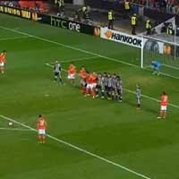 Bóng đá - Video: Sao Benfica đá phạt kiểu Panelka đẹp mắt