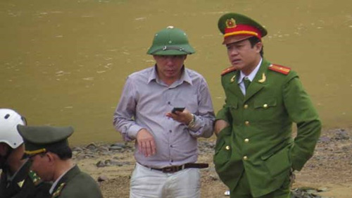 Ông trùm gỗ sưa xuất hiện: Lãnh đạo huyện "chối" - 2