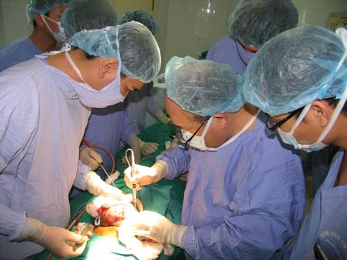 BS kể chuyện nối lại "của quý" cho nam thanh niên - 2