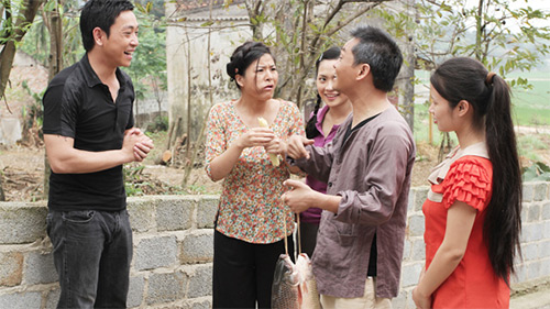 Video: Khiếp vía vì gặp “ma làng giả” - 2