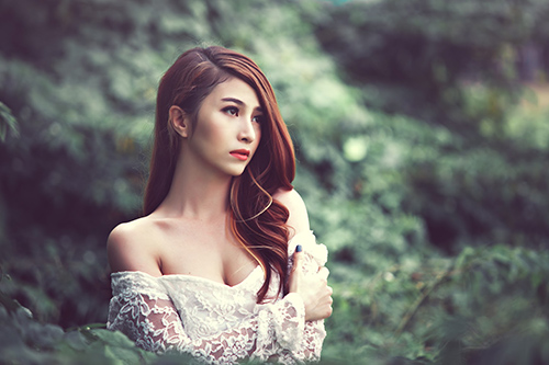 Việt My hững hờ khoe vai trần - 8