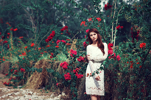 Việt My hững hờ khoe vai trần - 13