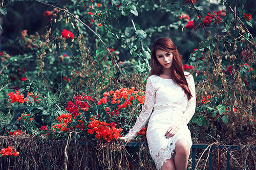 Việt My hững hờ khoe vai trần - 14