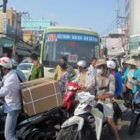 Tin tức trong ngày - TPHCM: Một học sinh bị xe buýt cán trọng thương