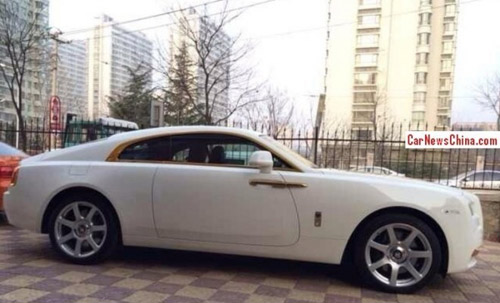 Rolls-Royce Wraith mạ vàng độc đáo - 4