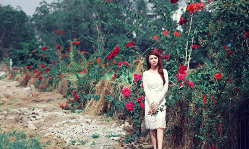 Việt My hững hờ khoe vai trần - 16