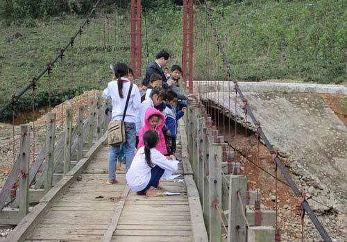 Cây cầu treo "treo" tính mạng hàng trăm người ở Quảng Ninh - 9