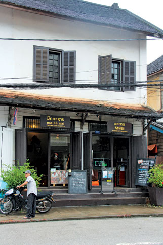 Dạo phố cổ ở Luang Prabang - 12