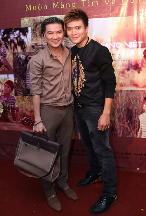 Mr. Đàm hết mình cổ vũ đàn em - 1