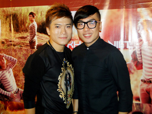 Mr. Đàm hết mình cổ vũ đàn em - 8