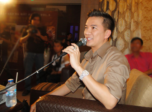 Mr. Đàm hết mình cổ vũ đàn em - 3