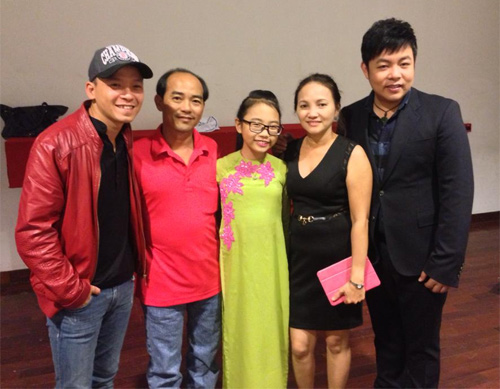 Quang Lê đi lễ phủ Tây Hồ cùng hoa hậu - 2