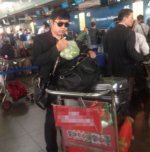 Quang Lê đi lễ phủ Tây Hồ cùng hoa hậu - 12