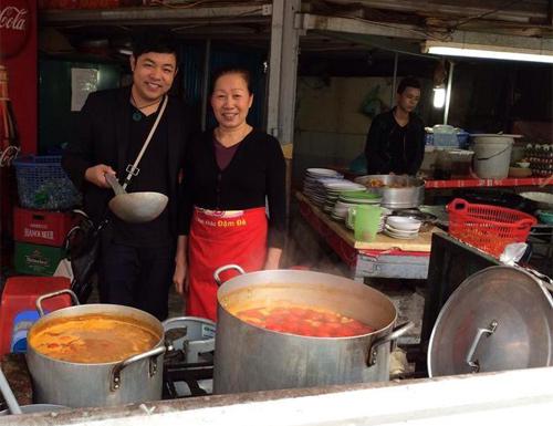 Quang Lê đi lễ phủ Tây Hồ cùng hoa hậu - 10