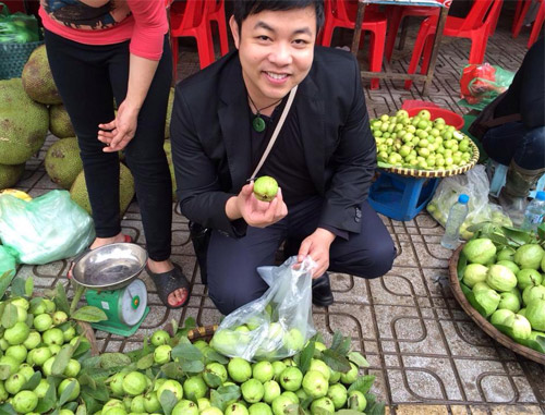Quang Lê đi lễ phủ Tây Hồ cùng hoa hậu - 9