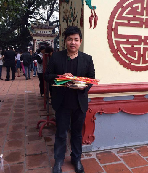 Quang Lê đi lễ phủ Tây Hồ cùng hoa hậu - 5