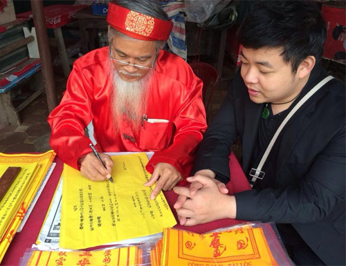 Quang Lê đi lễ phủ Tây Hồ cùng hoa hậu - 4