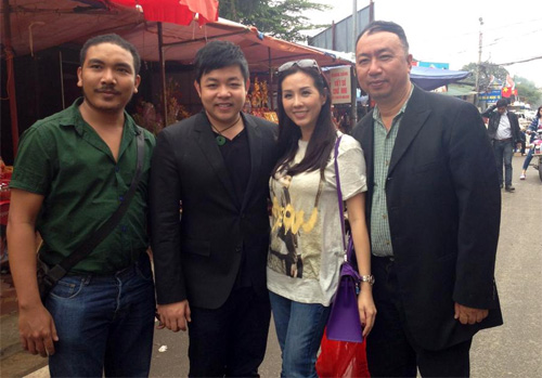 Quang Lê đi lễ phủ Tây Hồ cùng hoa hậu - 6