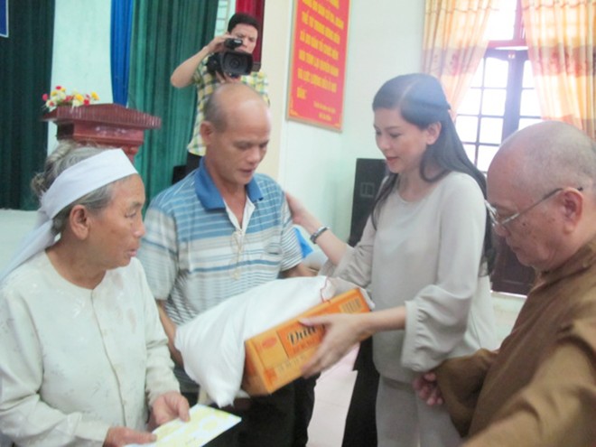 Mẹ chồng Hà Tăng được tặng bằng khen - 4