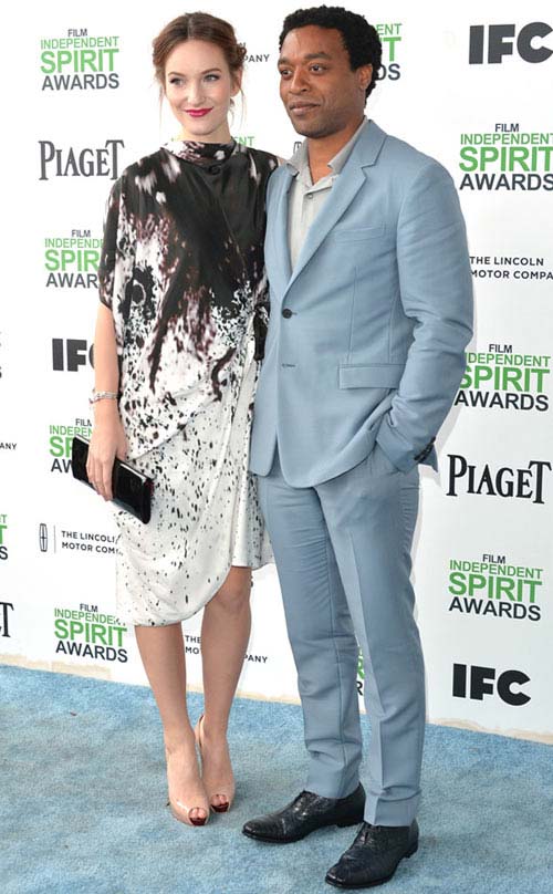 Đôi chân Angelina Jolie lại thành tâm điểm - 2