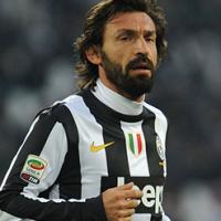 Bóng đá - Video: Pirlo suýt đốn gãy chân đối thủ