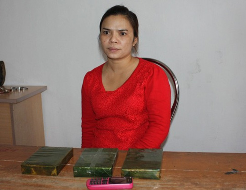 Bắt ba phụ nữ giắt 7 bánh heroin trong người - 2