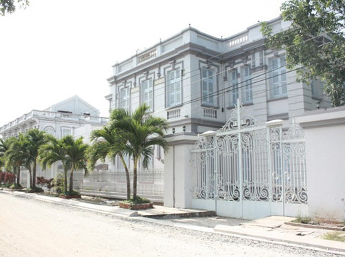 Con trai Công tử Bạc Liêu bán sách nuôi gia đình - 2