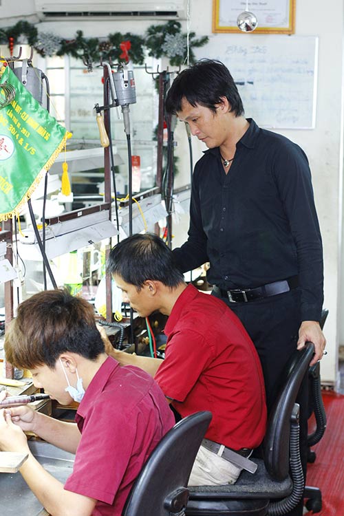 “Đột nhập” xưởng chế tác ngọc trai ở Sài Gòn - 2