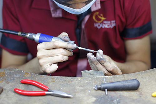 “Đột nhập” xưởng chế tác ngọc trai ở Sài Gòn - 11