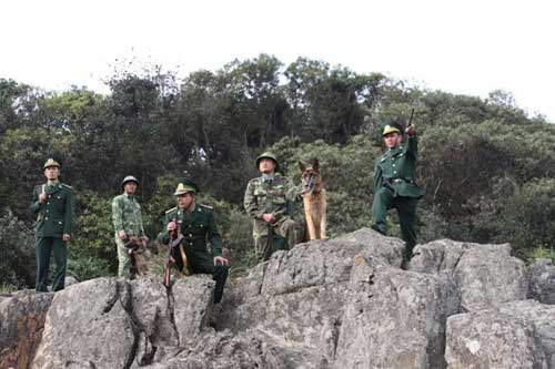 Ảnh: Theo chân chiến sĩ biên phòng đi tuần tra - 9