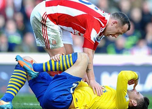 Nạn bạo lực: NHA “chặt chém” như V-League - 2