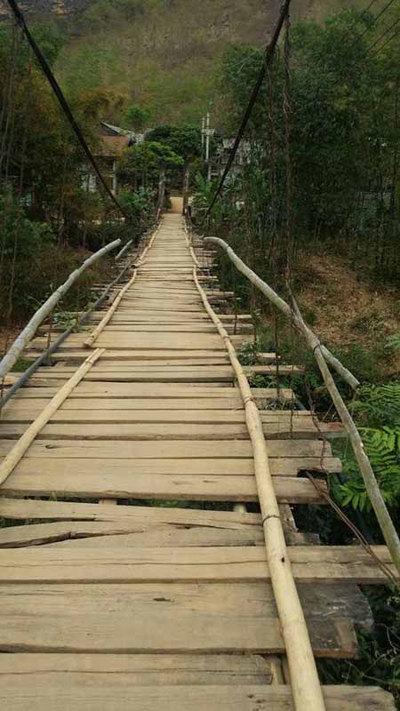 Những chiếc cầu treo "rợn người" hơn cả Chu Va 6 - 5