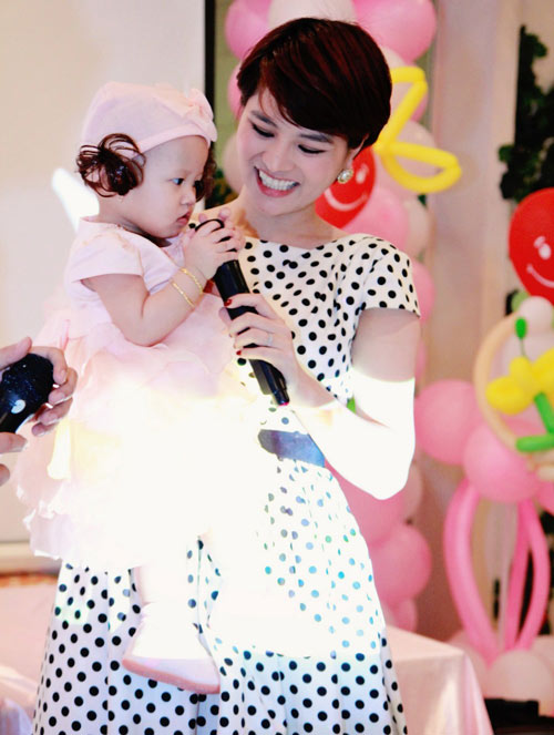 Con gái Vũ Thu Phương hot hơn mẹ - 18