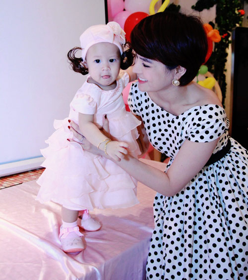 Con gái Vũ Thu Phương hot hơn mẹ - 4