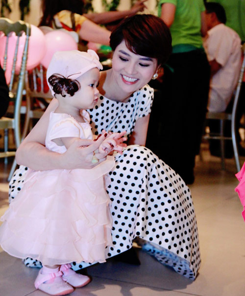 Con gái Vũ Thu Phương hot hơn mẹ - 5