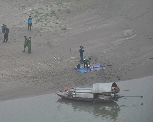 HN: Phát hiện xác chết nổi gần cầu Vĩnh Tuy - 1