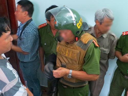 “Ngáo đá”, cầm dao khống chế bạn làm con tin - 2