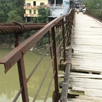 Tin tức trong ngày - Cầu treo “hết đát”, dân vẫn phải đi