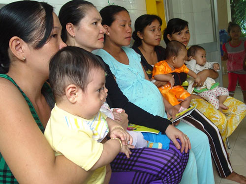 TP.HCM khuyến khích người dân sinh đủ 2 con - 1