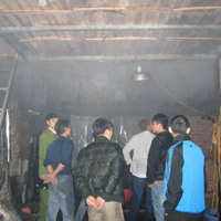 Tin tức trong ngày - Đun nước tắm, thiêu cháy cả xưởng cơ khí