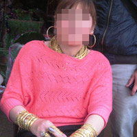 Tin tức trong ngày - Thực hư người phụ nữ đeo hơn trăm cây vàng trên người