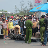 Tin tức trong ngày - Xe tải tông xe máy, nữ du khách chết thảm