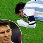 Bóng đá - Messi lại nôn trên sân, Argentina tím mặt